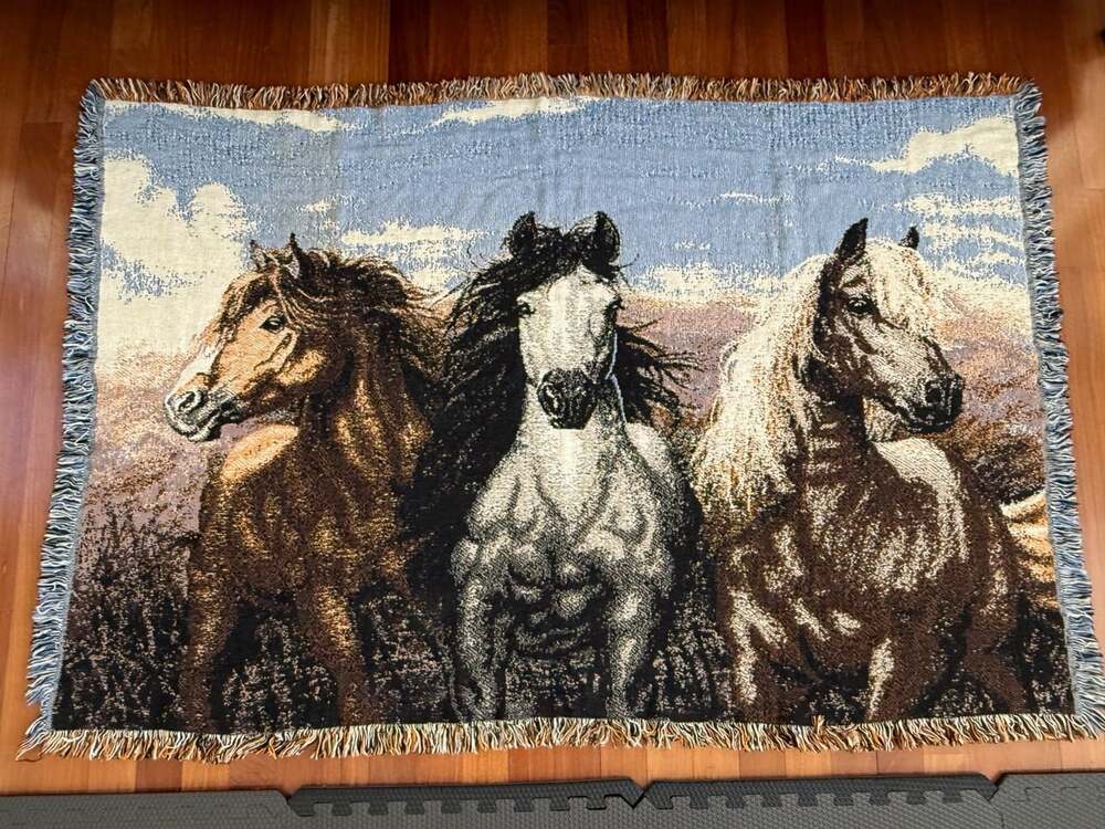 Vintage Wild Mustangs Woven Tapestry Fringed Throw Blanket 70" x 47"